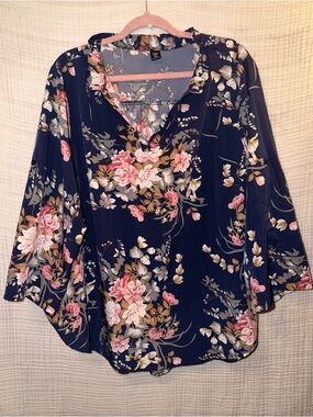 🎀5/$15 Shein Curve Floral V-Neck Women's Blouse Navy and pink floral size 2XL -D